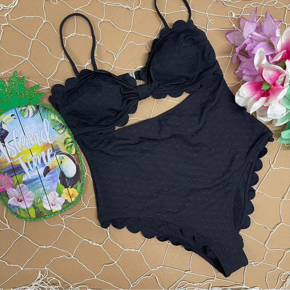 ☀️SCALLOPED KNOT CUT OUT SWIMSUIT - Picture 6 of 12